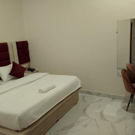 Hotel Lr Delite Inn Mathura Eksteriør billede