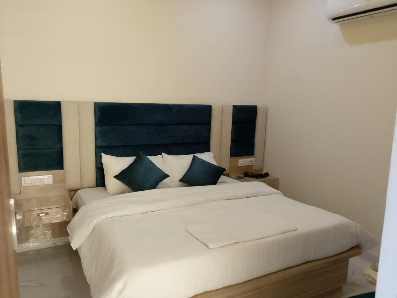Hotel Lr Delite Inn Mathura Eksteriør billede